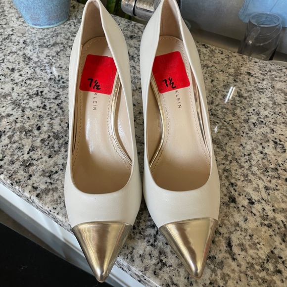 Anne Klein Shoes - Like new white/gold Anne Klein heels size 7.5